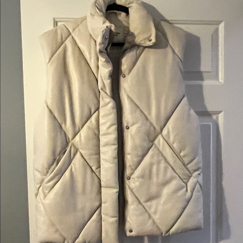 Abercrombie & Fitch Off-White Quilted Vest